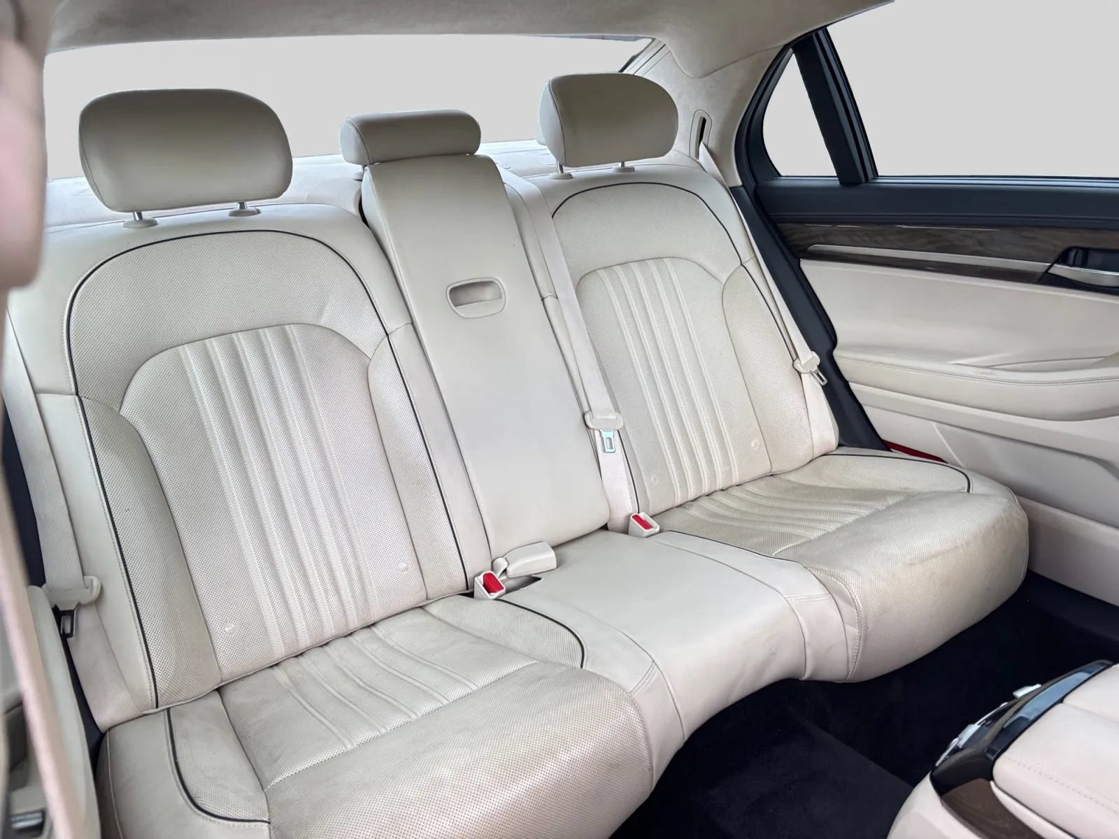 Used 2018 Genesis G90 3.3T Premium RWD image 18