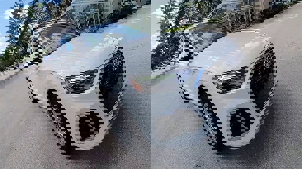 Used 2022 Audi Q5 2.0T Premium w/ Convenience Package image 2