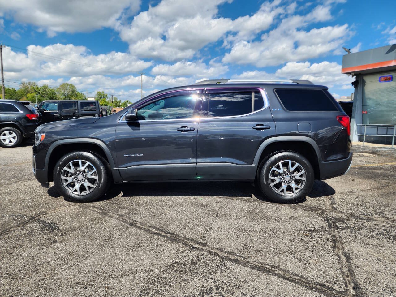 Used 2020 GMC Acadia SLE w/ Driver Convenience Package AWD/4WD image 3