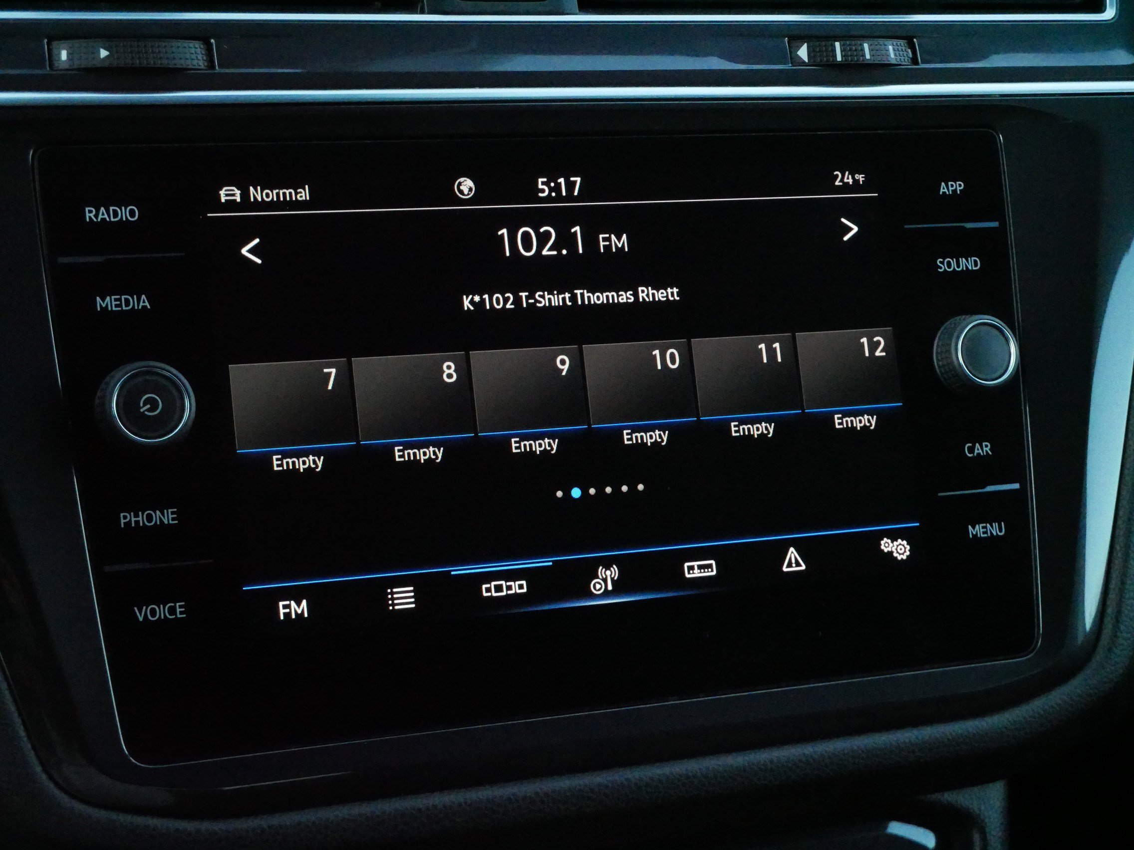 Certified 2022 Volkswagen Tiguan SE R-Line image 22