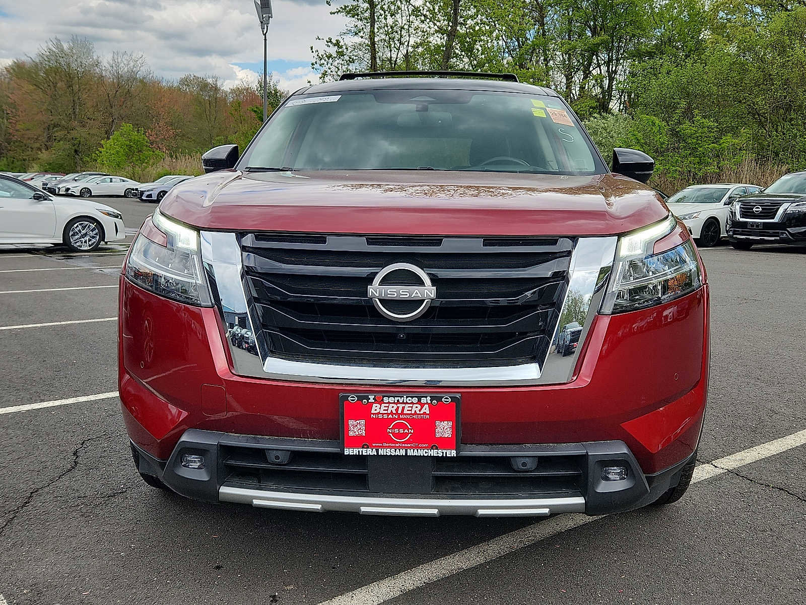 Used 2022 Nissan Pathfinder Platinum w/ Cargo Package AWD/4WD image 2