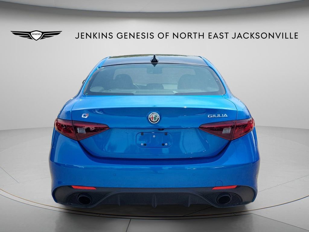 Used 2022 Alfa Romeo Giulia Veloce RWD image 3