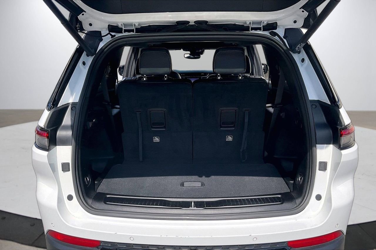 Certified 2023 Jeep Grand Cherokee L Laredo image 27