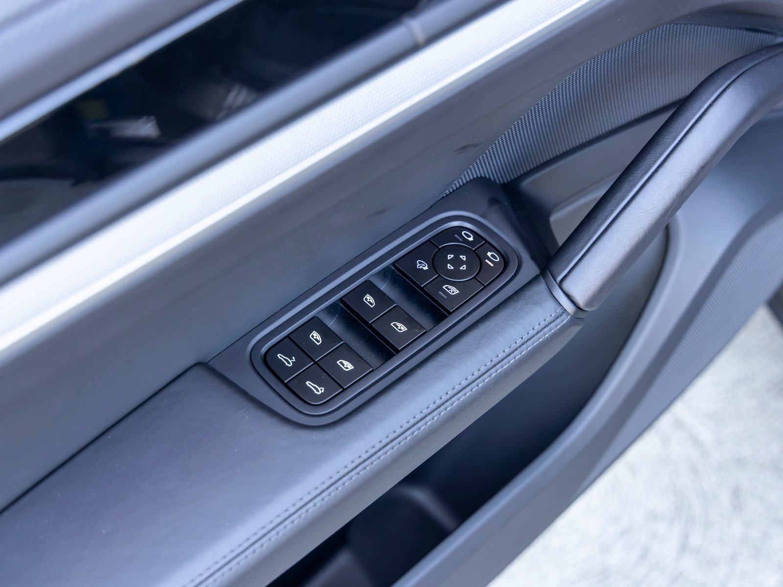 Certified 2024 Porsche Cayenne S AWD/4WD image 27