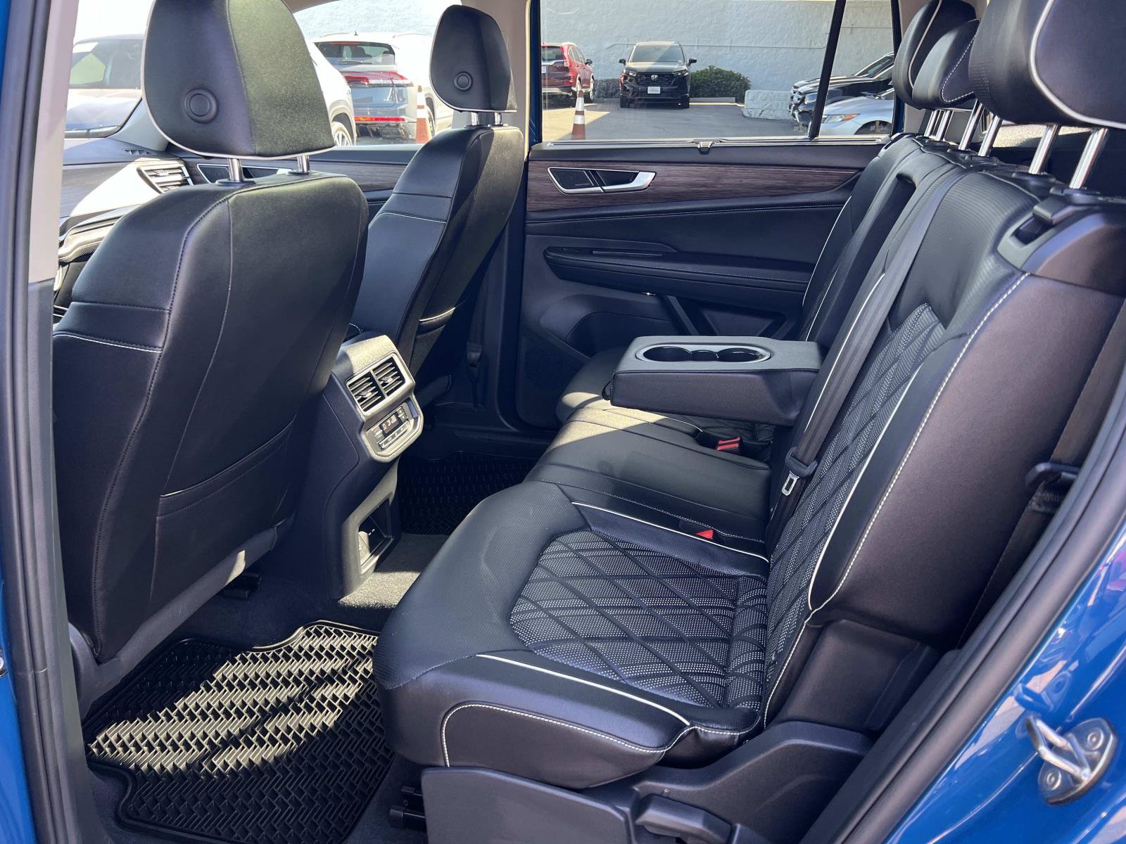 Certified 2025 Volkswagen Atlas SEL Premium R-Line AWD/4WD image 23