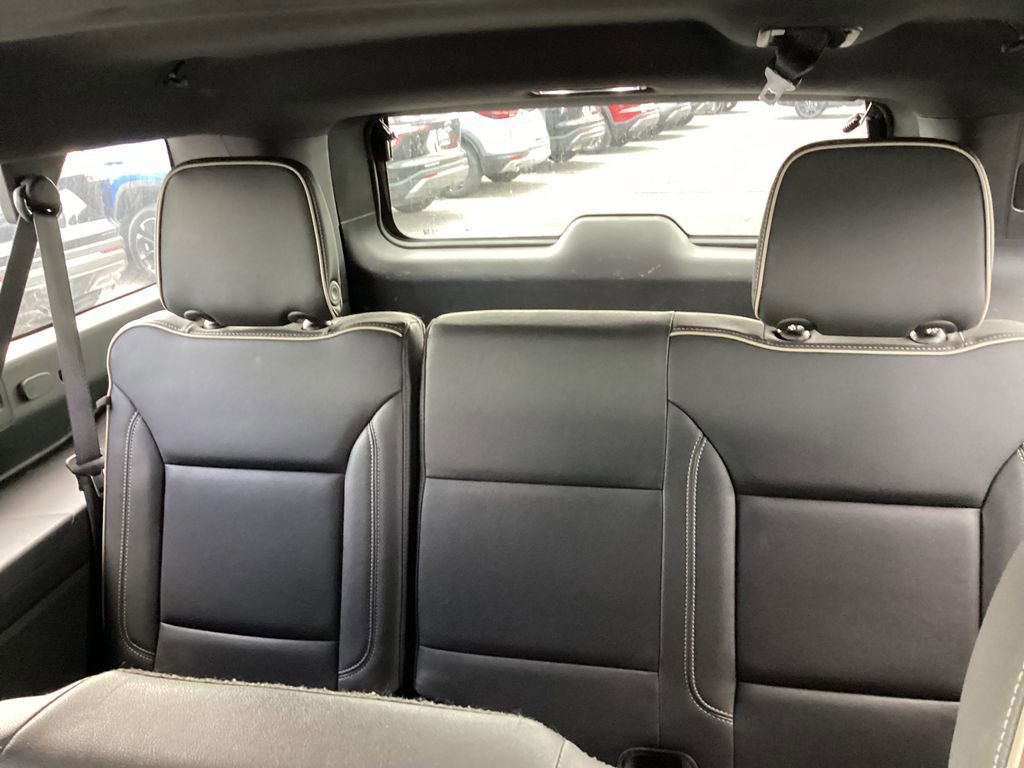 Used 2024 GMC Yukon XL SLT AWD/4WD image 11