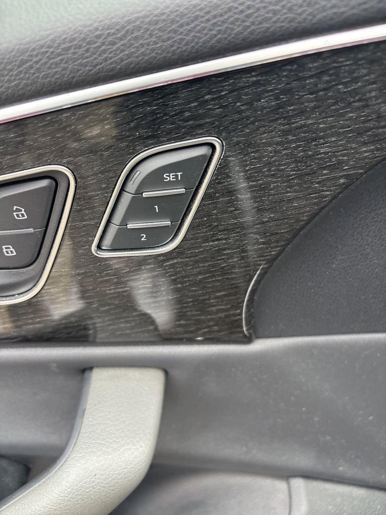 Used 2019 Audi Q8 Prestige image 16