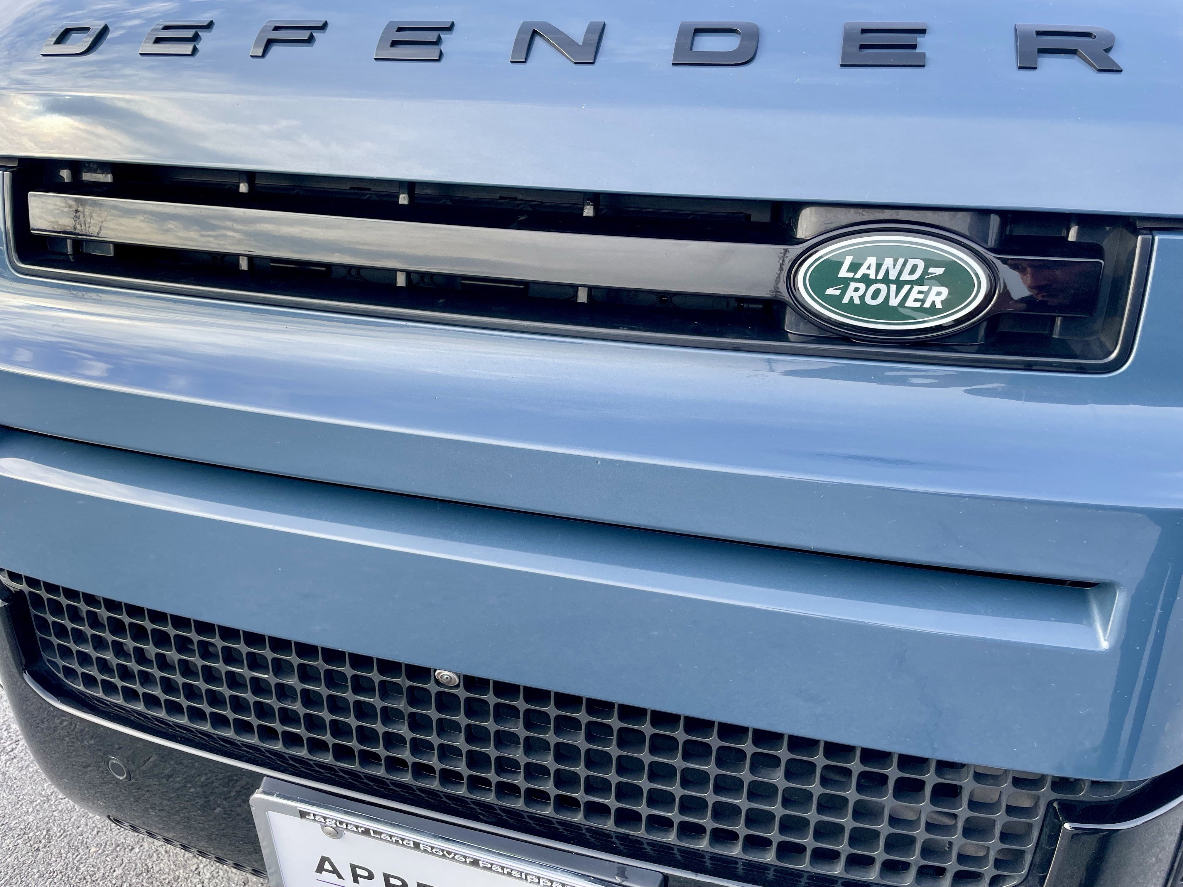 Certified 2024 Land Rover Defender 110 X-Dynamic SE image 32