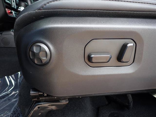 Used 2024 Jeep Gladiator Rubicon w/ Convenience Group AWD/4WD image 11
