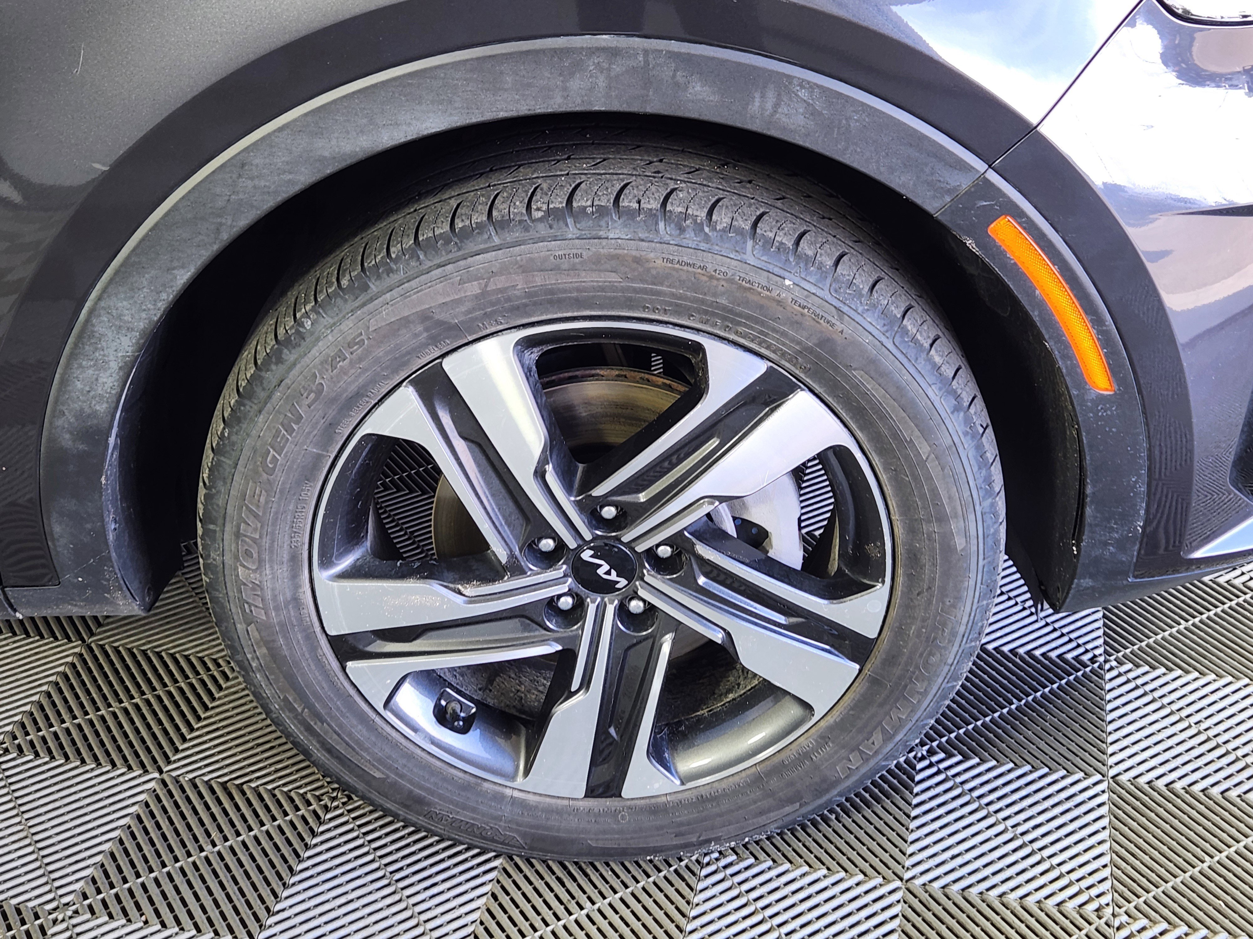Used 2023 Kia Sorento EX image 9