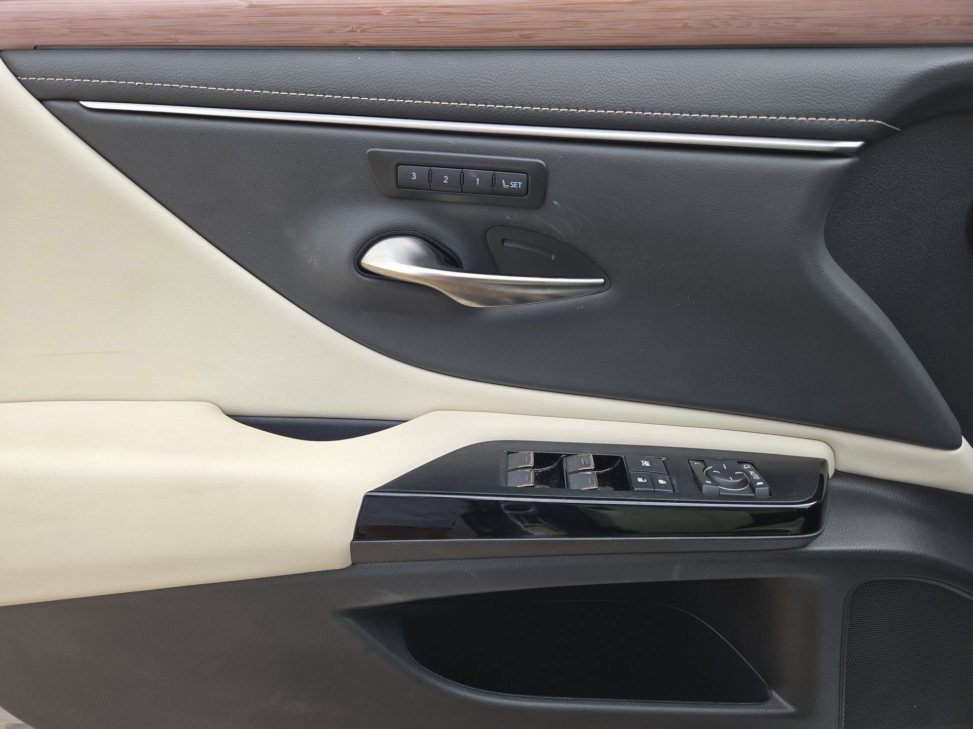 Certified 2025 Lexus ES 350 w/ Premium Package FWD image 15