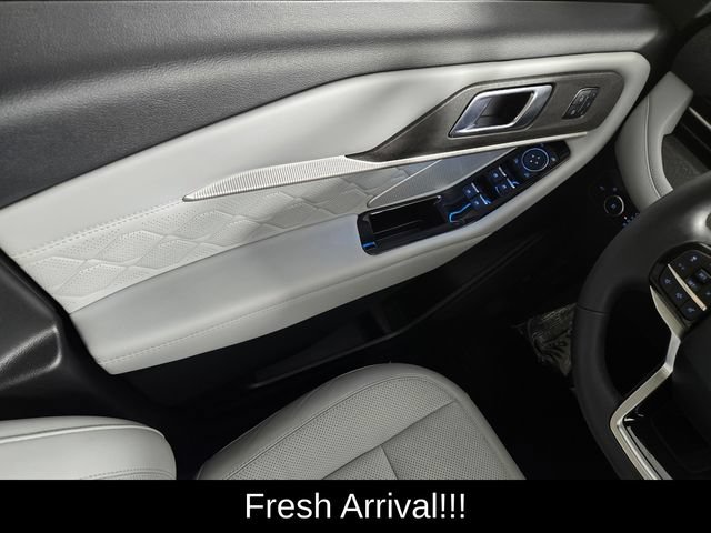 Used 2026 Ford Explorer Platinum w/ LUX Leather Package AWD/4WD image 29