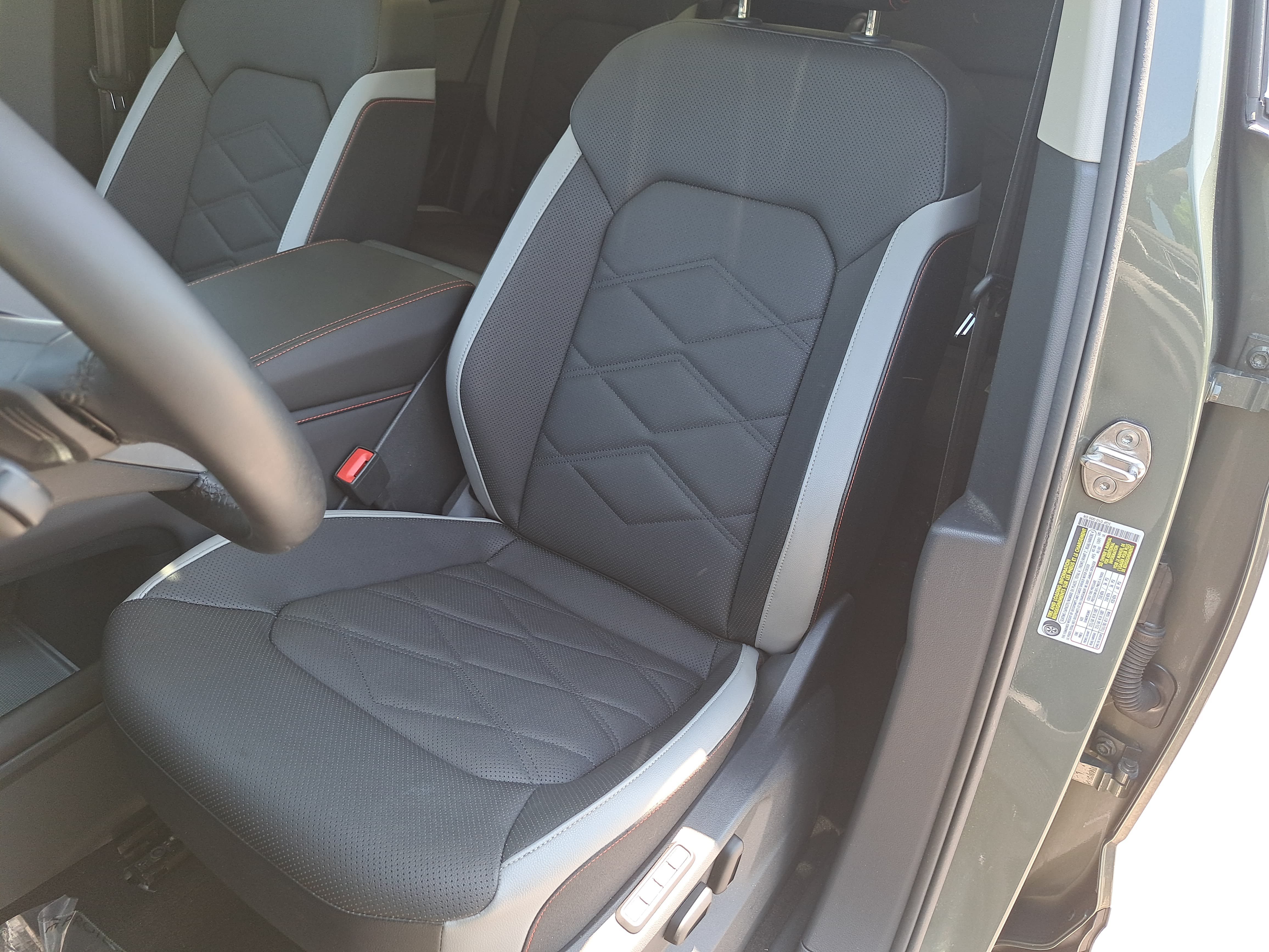 Used 2024 Volkswagen Atlas Peak Edition SEL AWD/4WD image 16