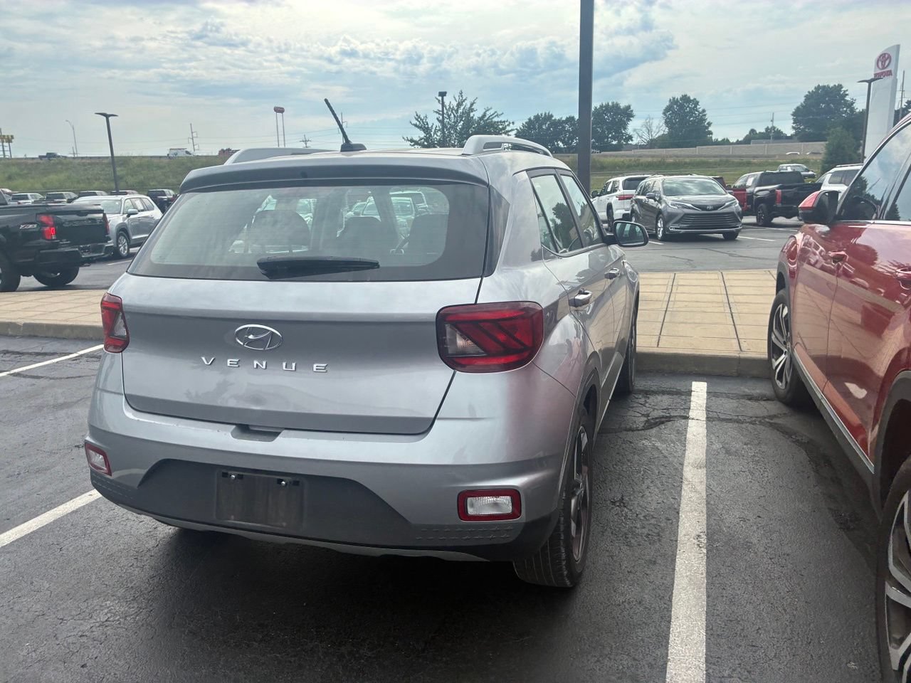 Used 2025 Hyundai Venue SEL FWD image 4