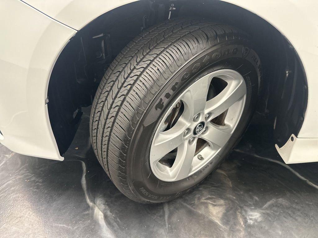 Used 2019 Toyota Sienna L image 29