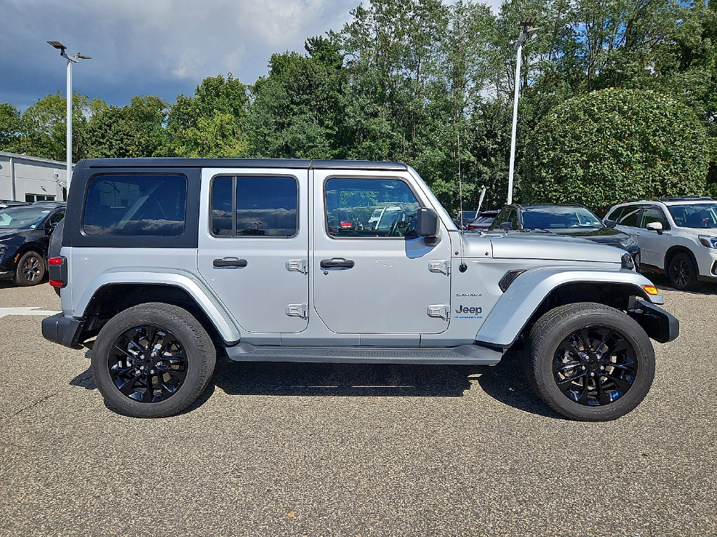 Used 2023 Jeep Wrangler Unlimited Sahara w/ Cold Weather Group AWD/4WD image 8