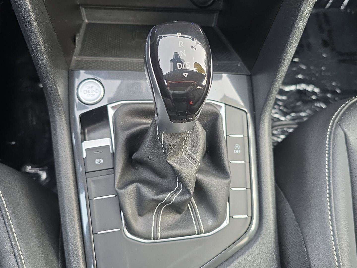 Used 2023 Volkswagen Tiguan SE w/ Panoramic Sunroof Package image 19