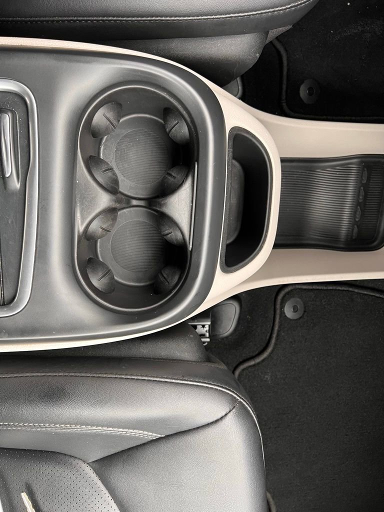 Used 2024 Chrysler Pacifica Touring-L image 35