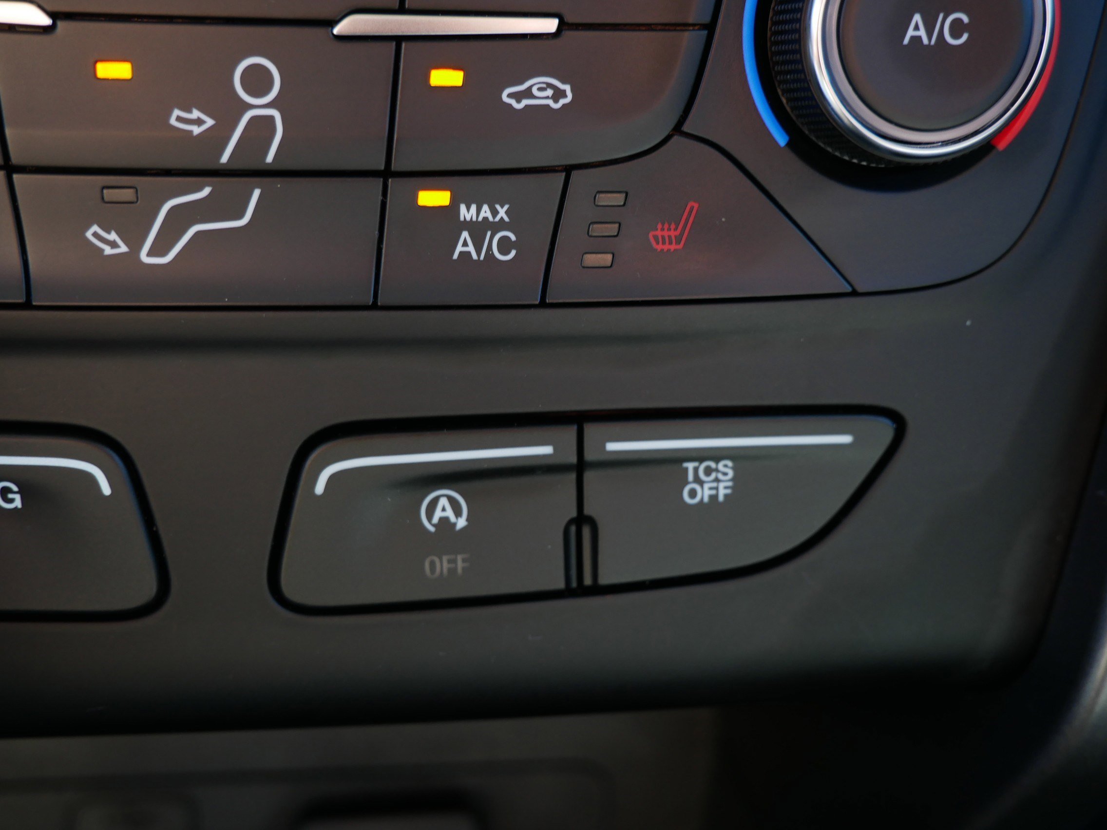 Used 2017 Ford Escape SE w/ SE Cold Weather Package image 32