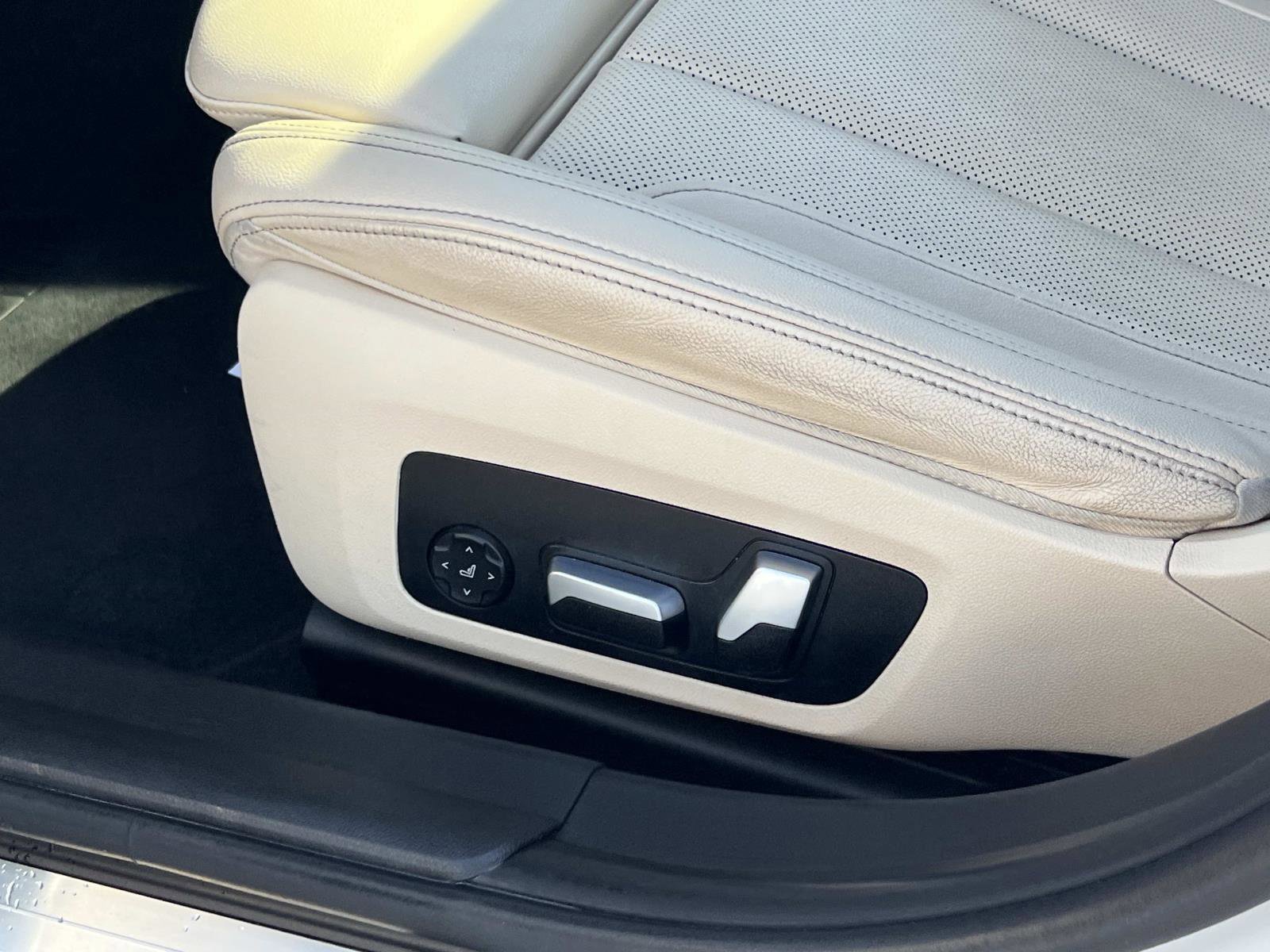 Used 2022 BMW 330e w/ Convenience Package image 18