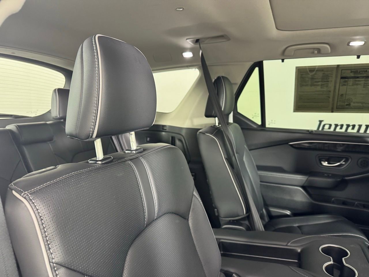 Used 2025 Honda Pilot Elite image 32