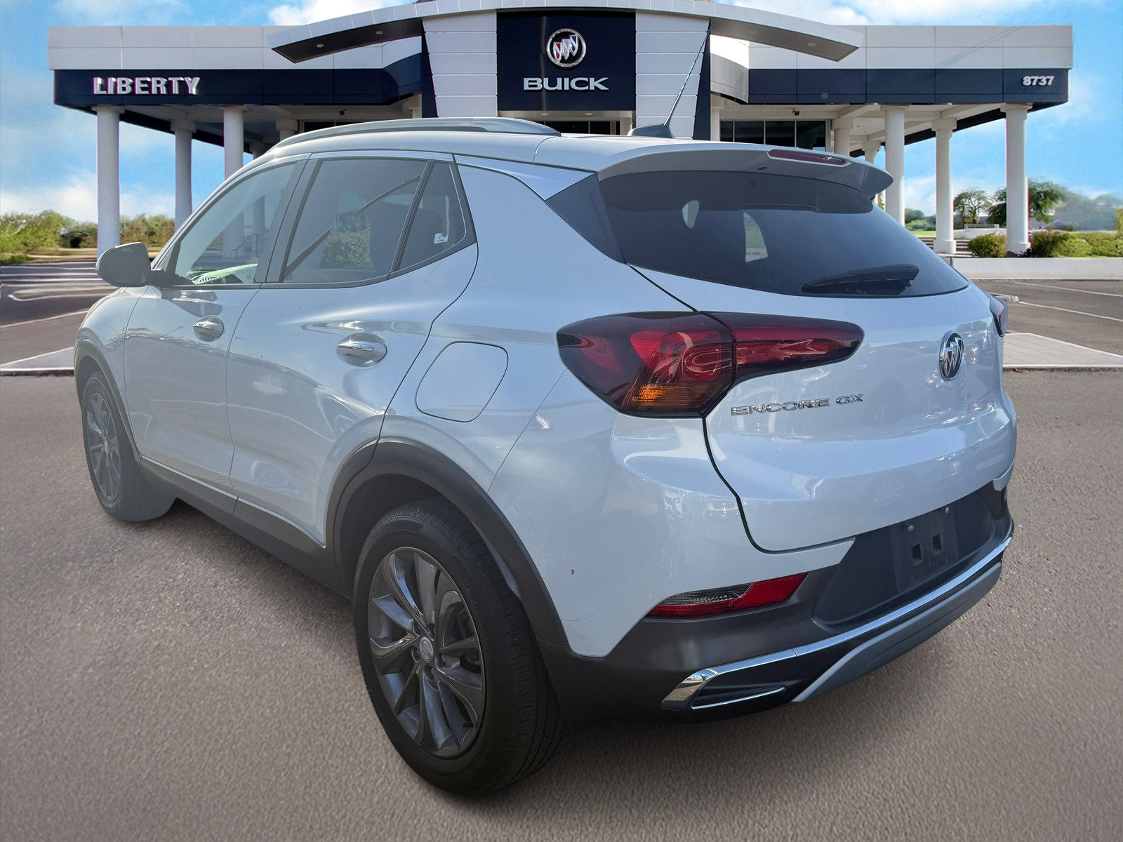 Used 2023 Buick Encore GX Essence w/ Experience Buick Package image 3