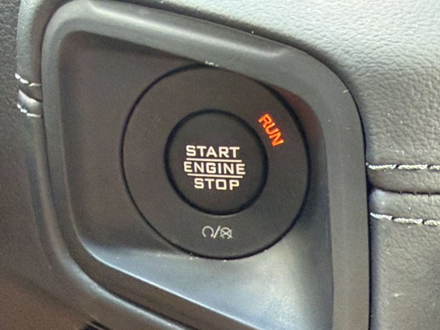 Used 2026 Jeep Wrangler Unlimited Sahara AWD/4WD image 30