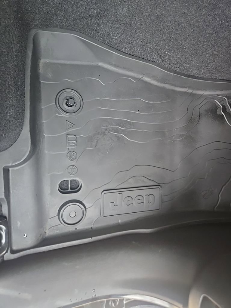 Used 2021 Jeep Gladiator Willys image 28