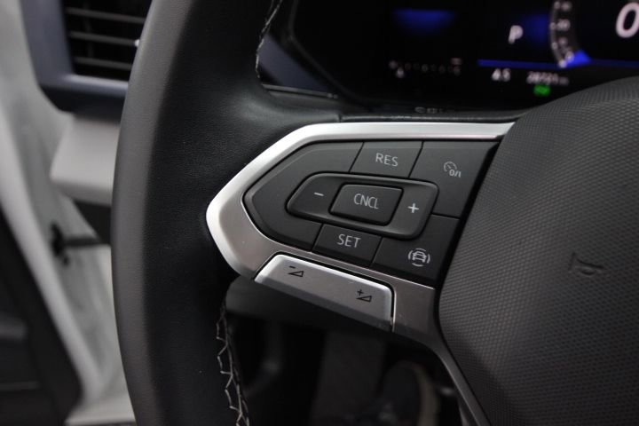 Used 2022 Volkswagen Taos SE w/ Panoramic Sunroof Package AWD/4WD image 17