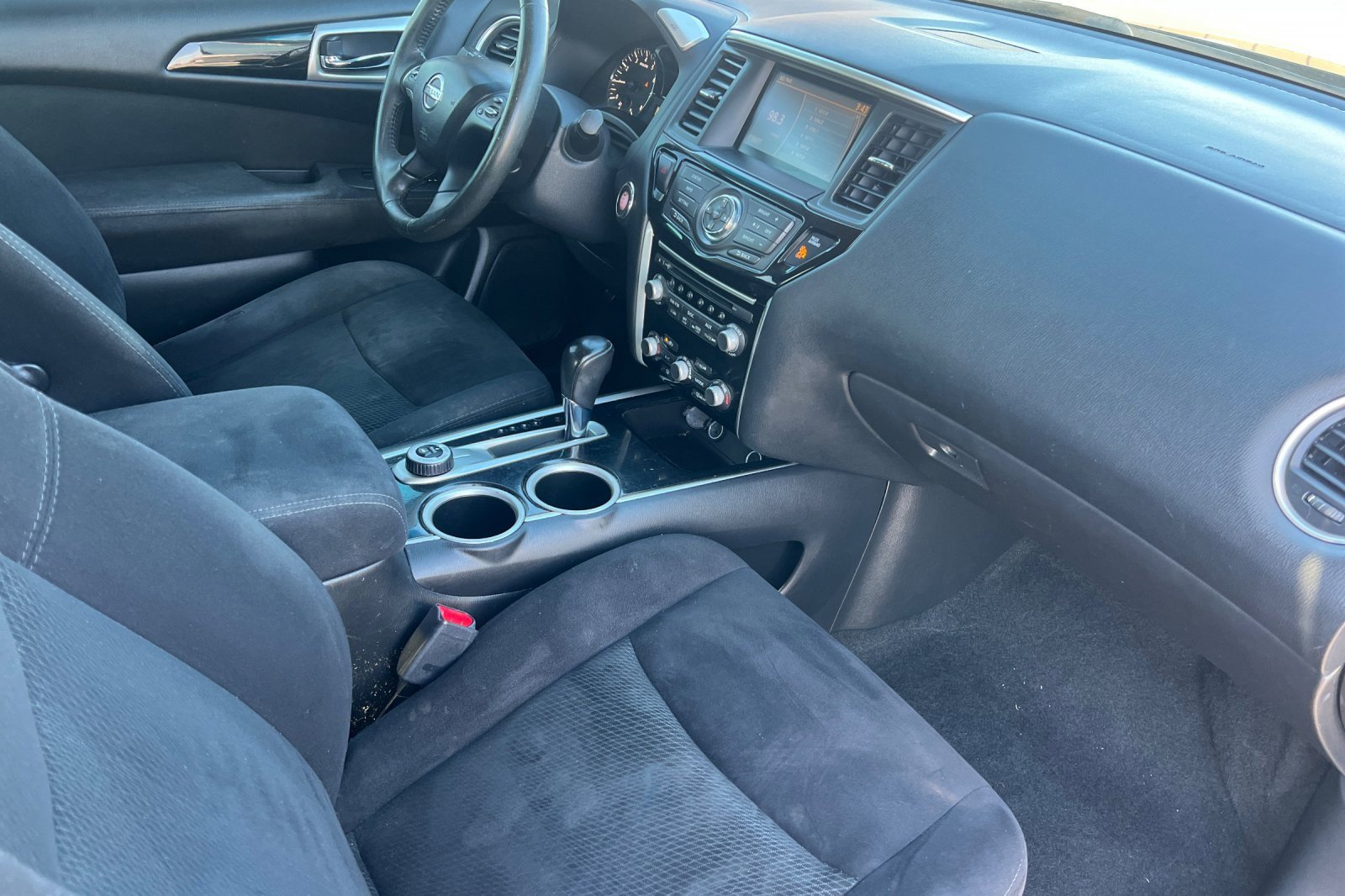 Used 2015 Nissan Pathfinder SV image 14