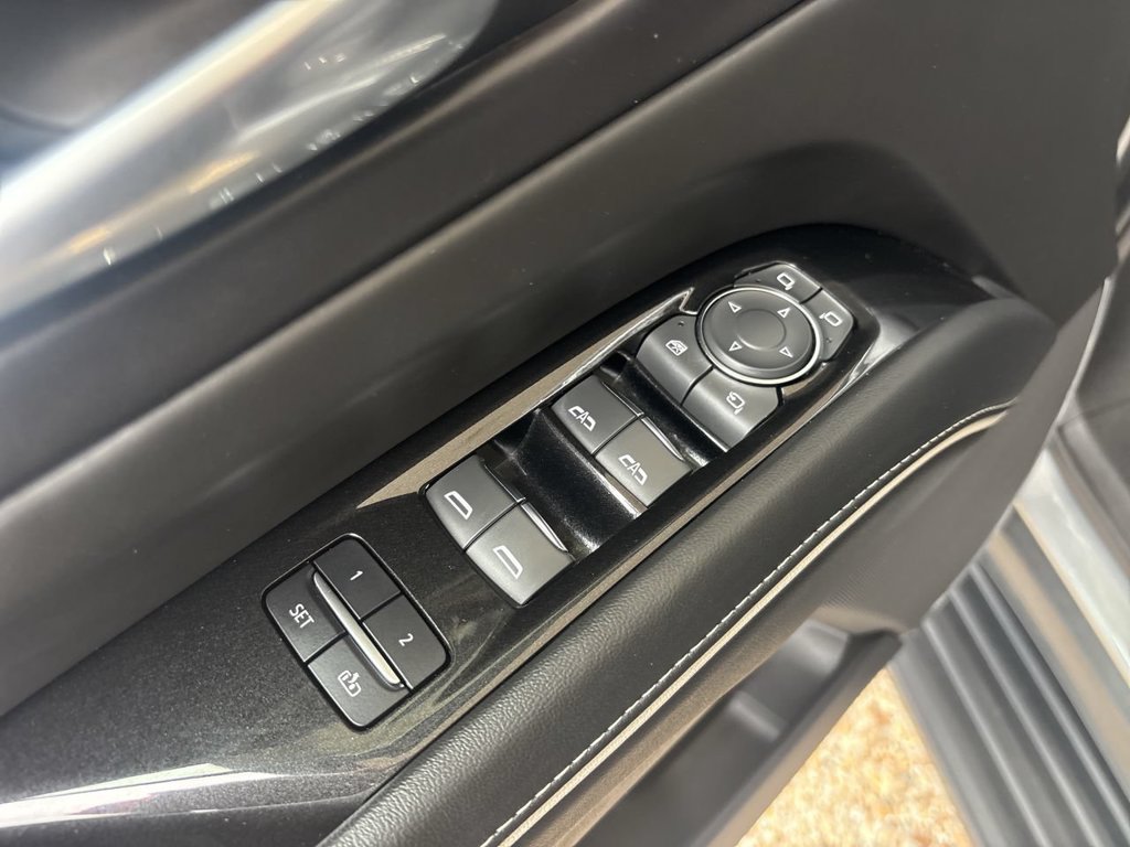 Certified 2023 Cadillac Escalade Premium Luxury Platinum AWD/4WD image 24