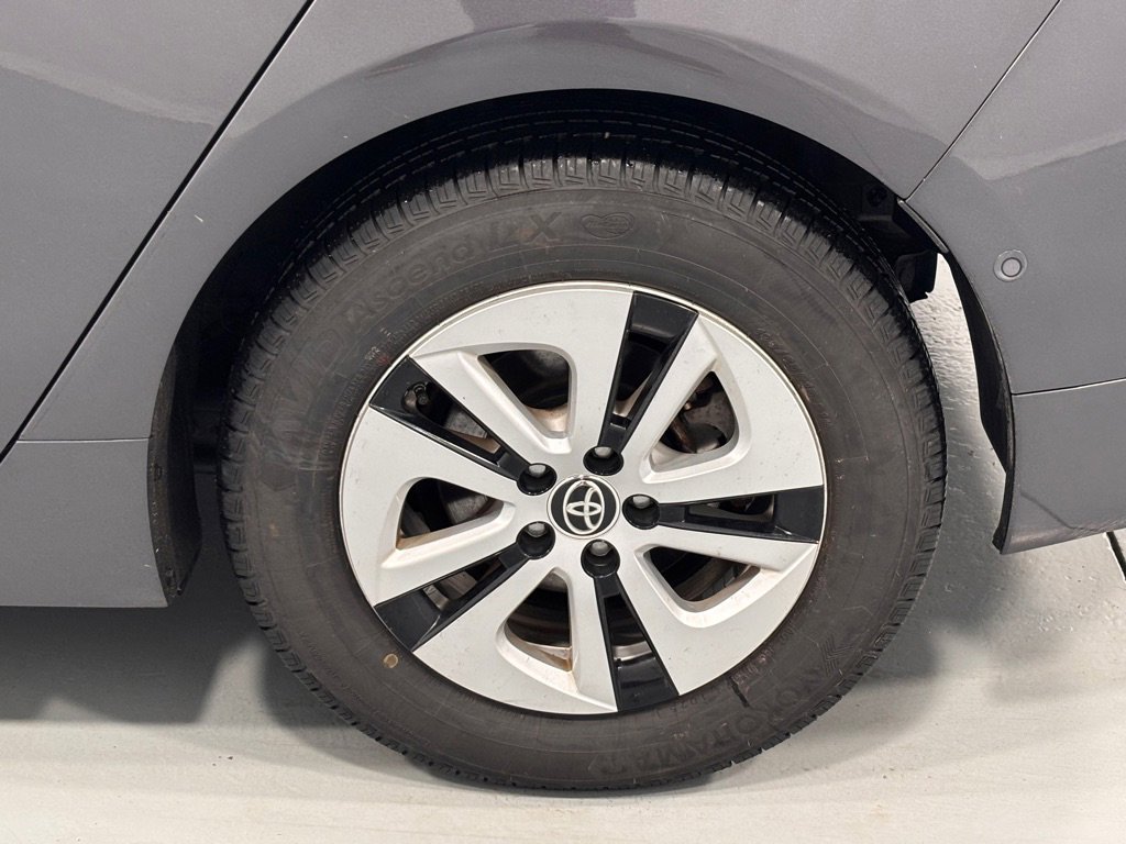 Used 2018 Toyota Prius Four w/ Advanced Technology Package image 31