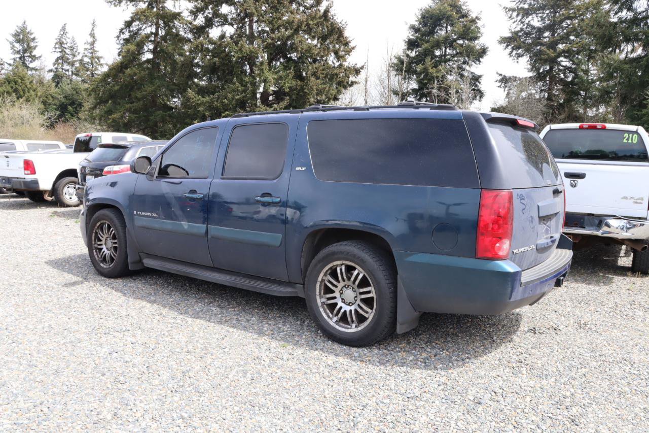 Used 2007 GMC Yukon XL SLT w/ SLT Preferred Equipment Group AWD/4WD image 3