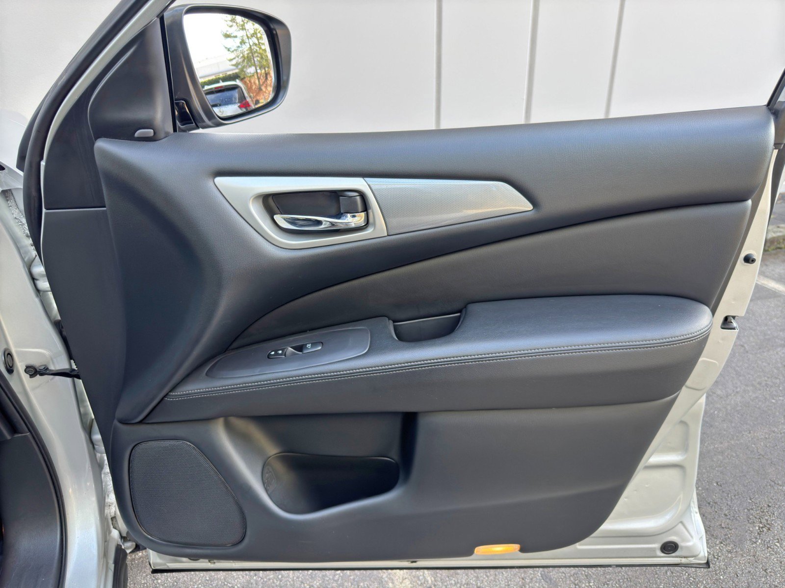 Used 2020 Nissan Pathfinder SL image 45