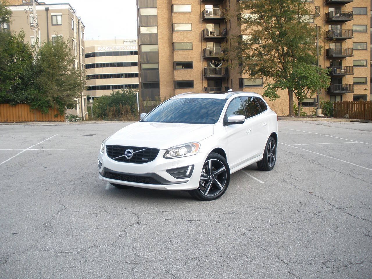 Used 2015 Volvo XC60 T6 R-Design Platinum AWD/4WD image 19