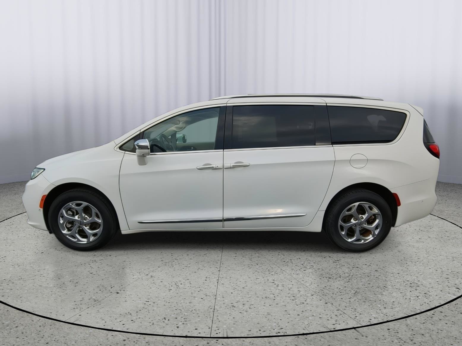 Used 2021 Chrysler Pacifica Limited w/ Premium & Safety Sphere Group AWD/4WD image 10