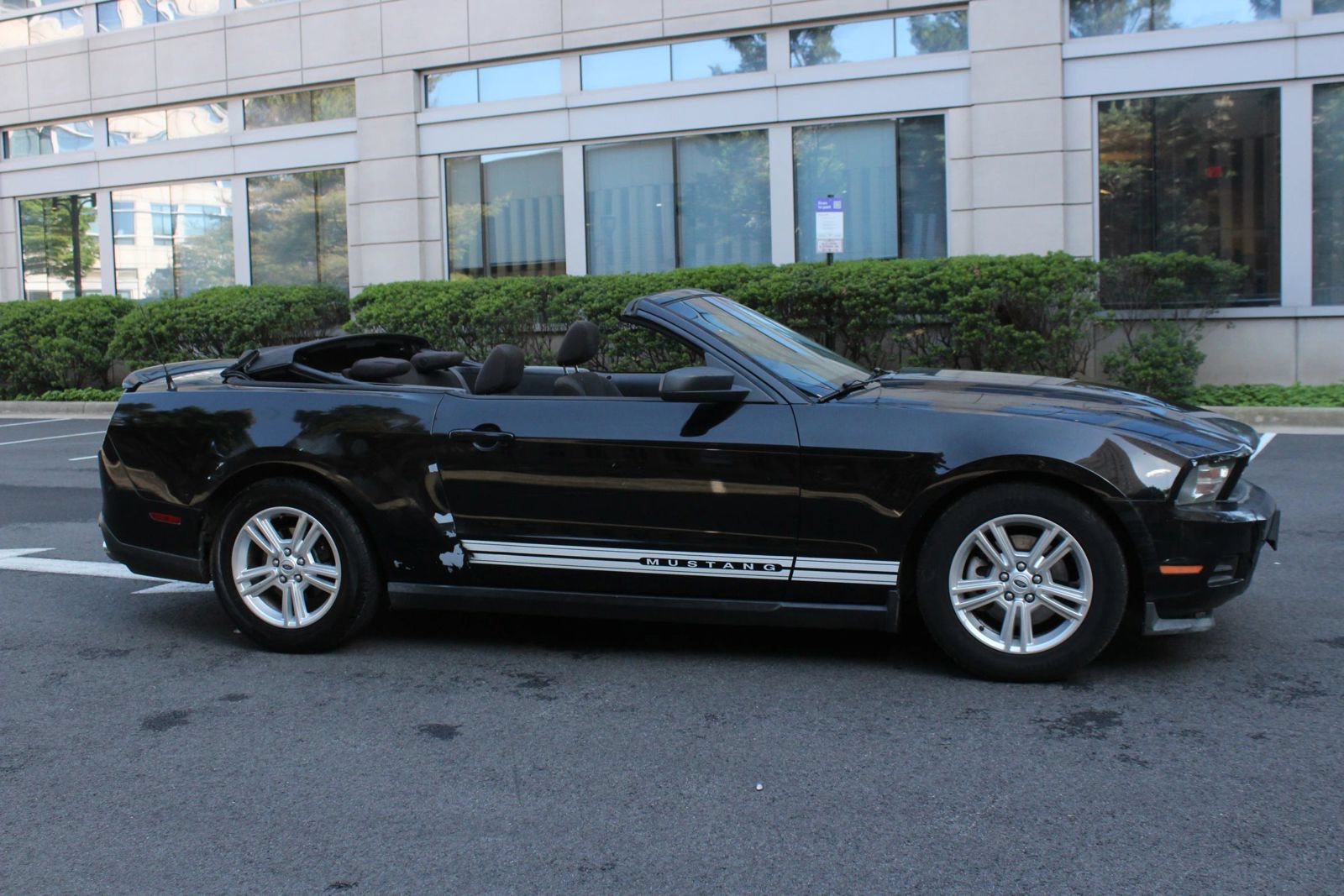 Used 2012 Ford Mustang Convertible w/ Security Pkg RWD image 3