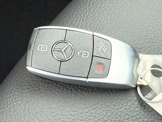 Used 2025 Mercedes-Benz GLB 250 4MATIC image 29