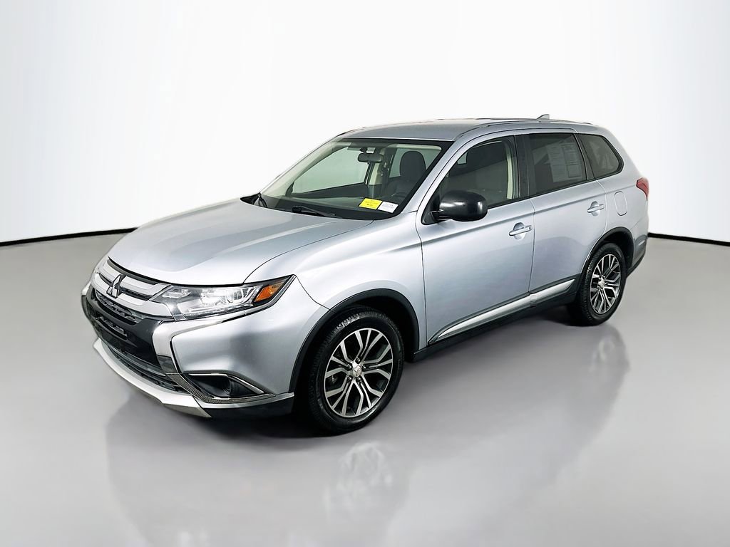 Used 2017 Mitsubishi Outlander ES image 3