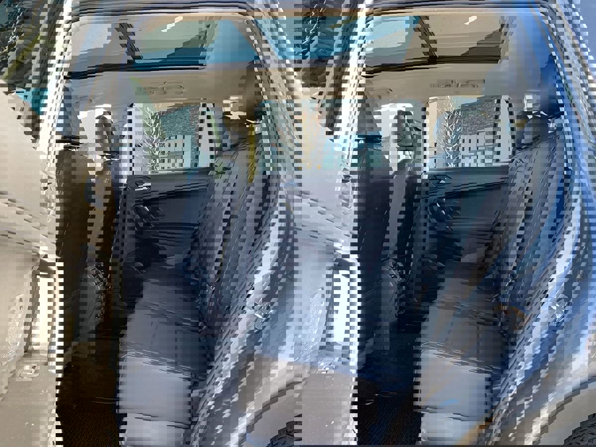 Used 2020 Volkswagen Tiguan SE R-Line image 29