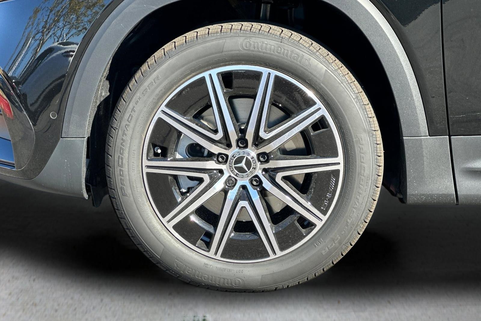 Used 2024 Mercedes-Benz EQB 300 4MATIC image 33