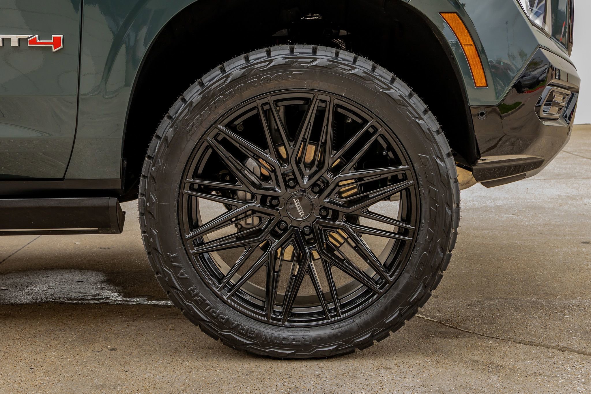 Used 2025 GMC Yukon AT4 w/ AT4 Premium Plus Package image 12