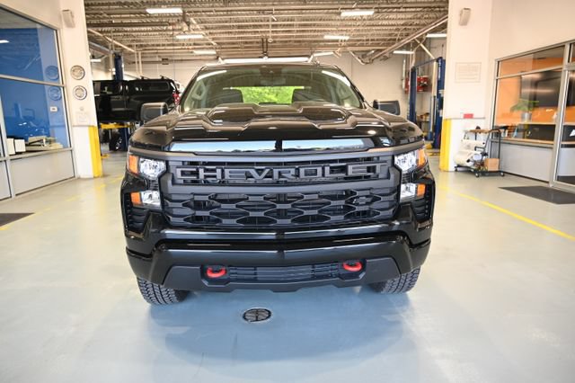 New 2026 Chevrolet Silverado 1500 Custom Trail Boss w/ LPO, Dark Essentials Package AWD/4WD image 2