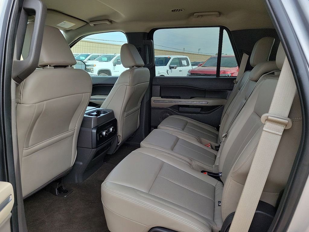 Used 2021 Ford Expedition XLT image 16