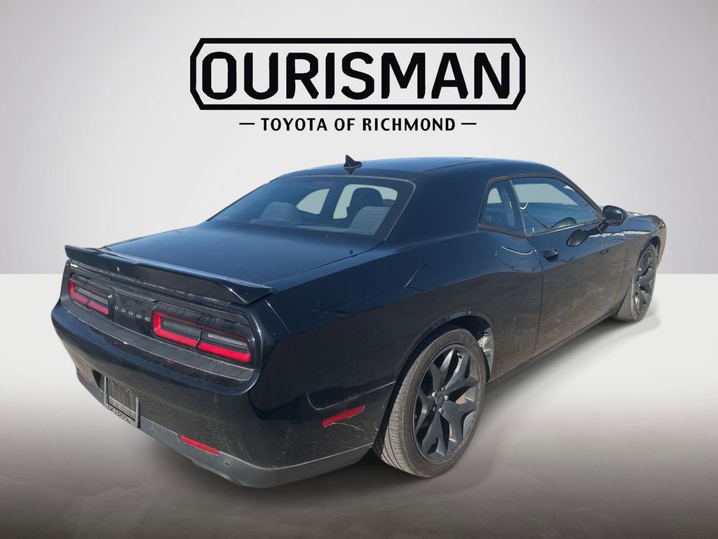 Used 2018 Dodge Challenger SXT w/ Driver Convenience Group image 7