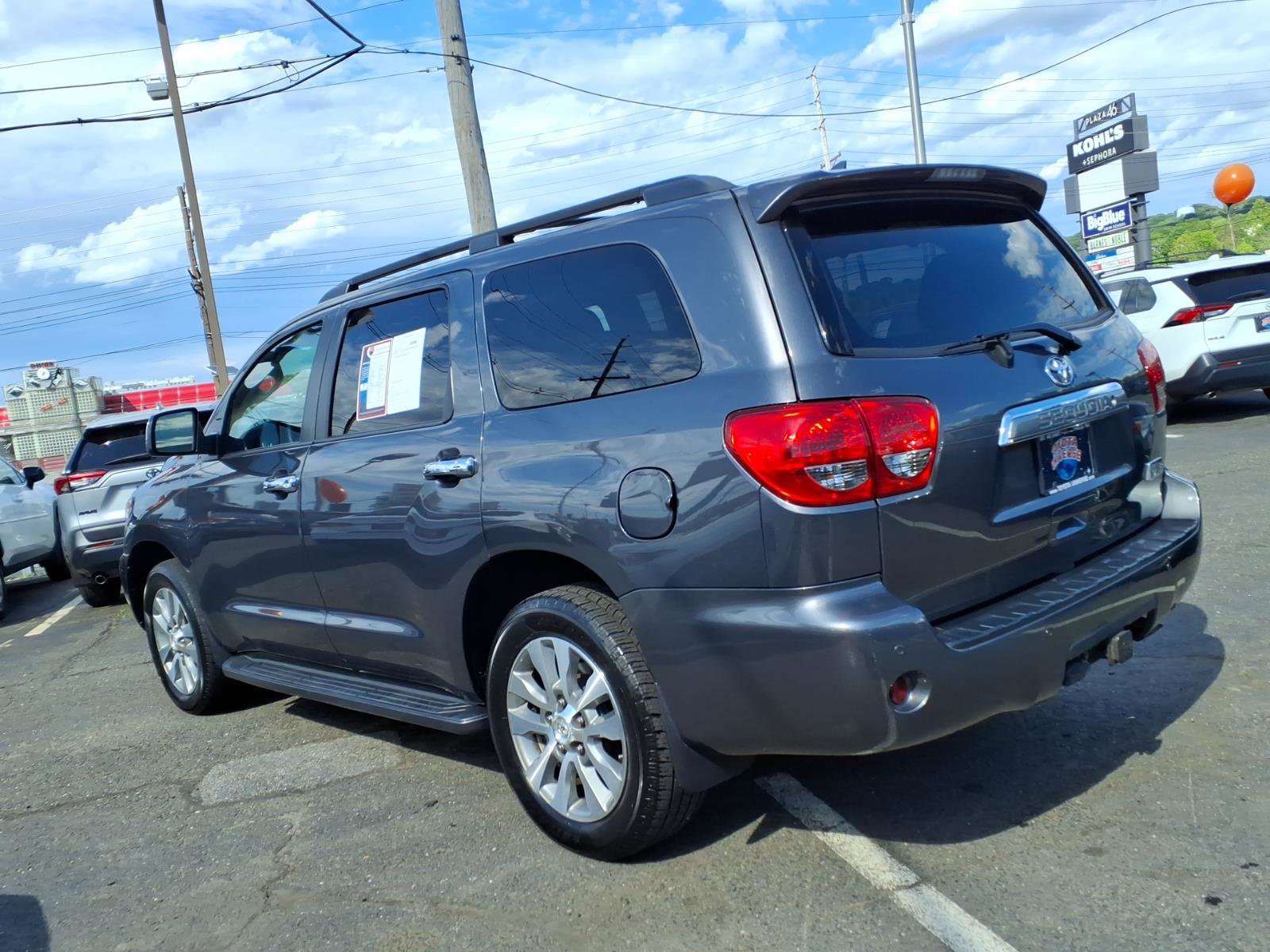 Used 2016 Toyota Sequoia Limited w/ Safety & Convenience Package AWD/4WD image 4