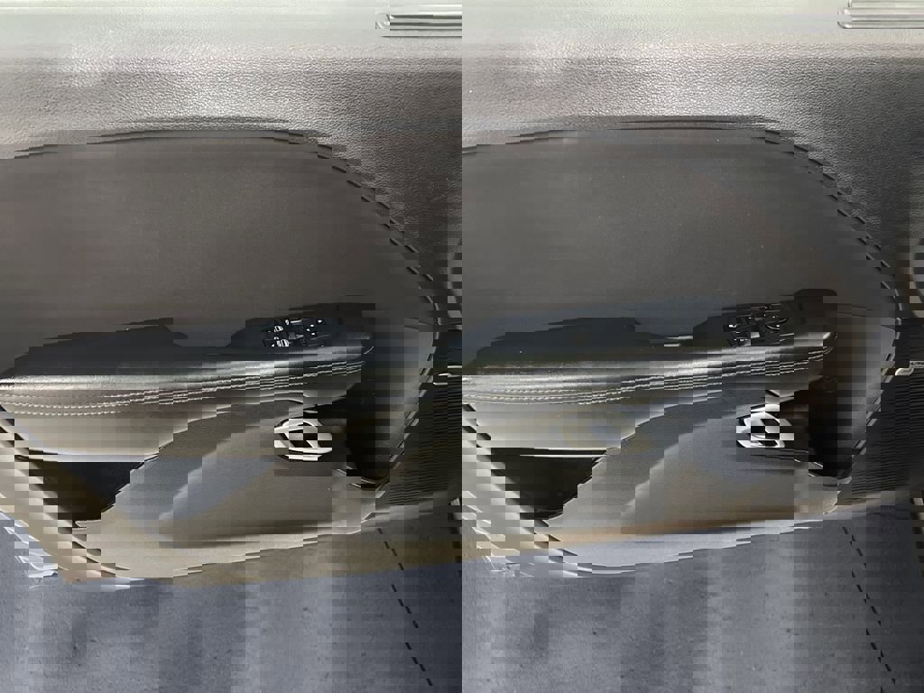 Used 2023 Dodge Challenger SXT image 15