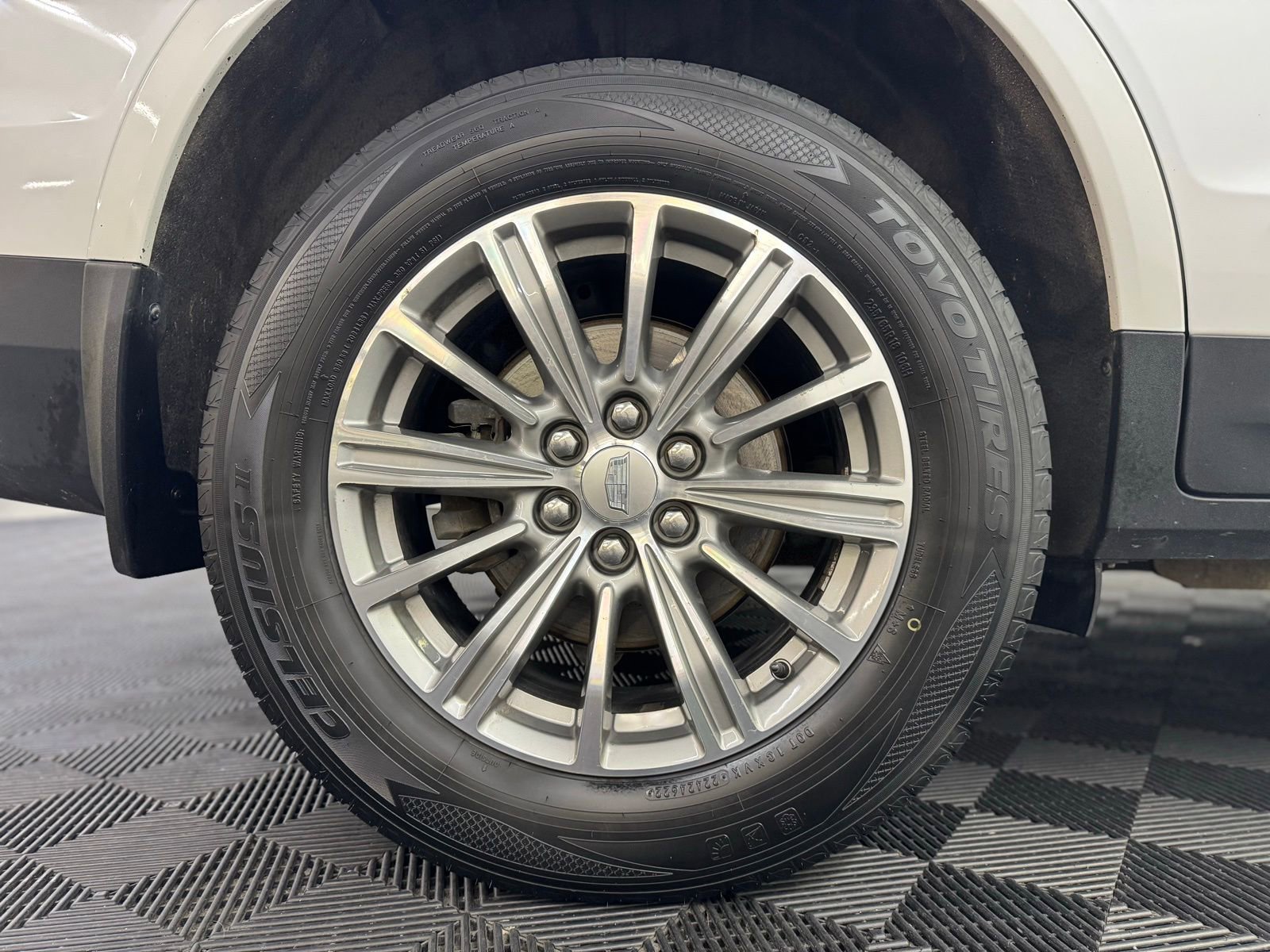 Used 2017 Cadillac XT5 Luxury w/ Driver Awareness Package image 10