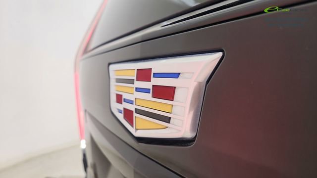 Used 2025 Cadillac Escalade Sport w/ Touring Package AWD/4WD image 17