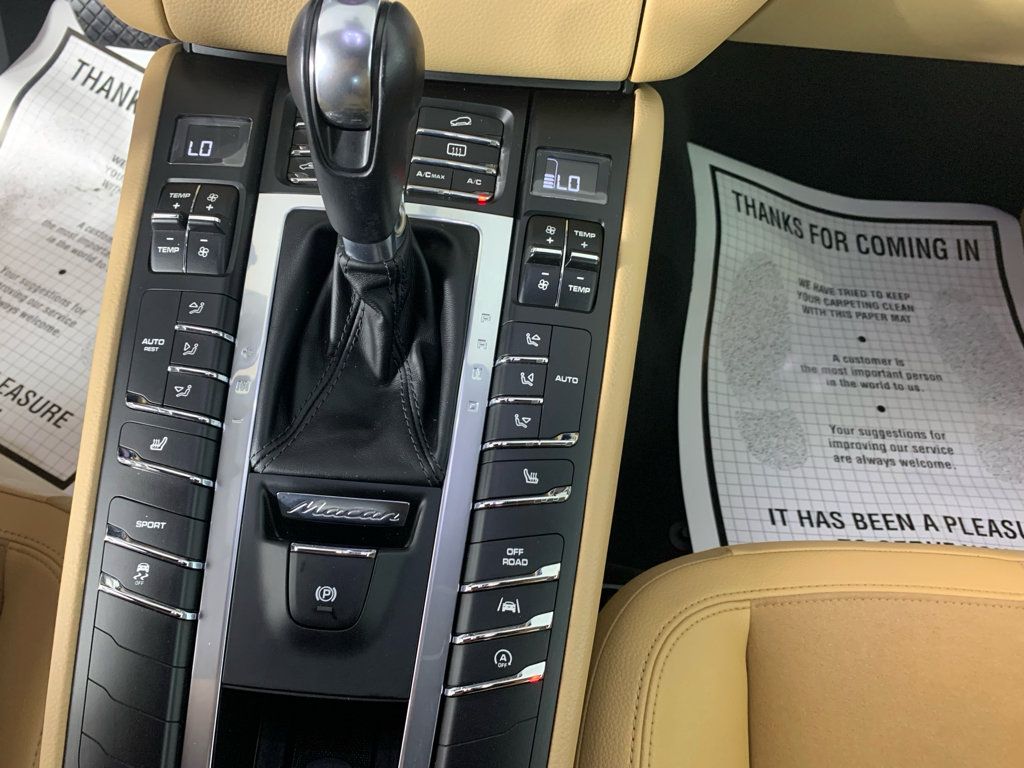 Used 2018 Porsche Macan AWD/4WD image 25